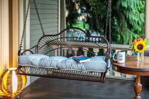Porch - Inn at the Gorge (Hood River)
