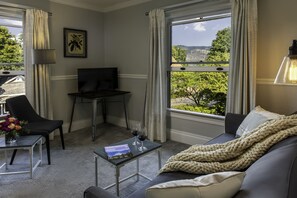 Signature-Suite, 1 Queen-Bett und Schlafsofa, Nichtraucher | Wohnbereich