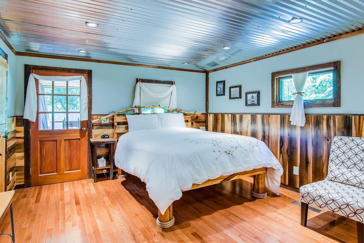 Phòng Tiêu chuẩn, không hút thuốc (Leyton's Porch) | Chăn bông, màn/rèm cản sáng, bàn ủi/dụng cụ ủi quần áo 