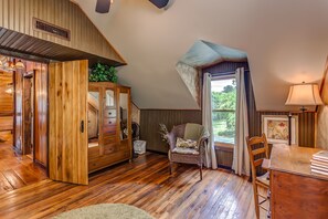 Standard Room, Non Smoking (Alexandria's Attic) | Down duvets, individually decorated, individually furnished