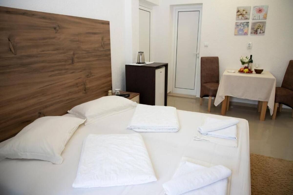 Standard Room, Pool View | Premium bedding, minibar, desk, laptop workspace