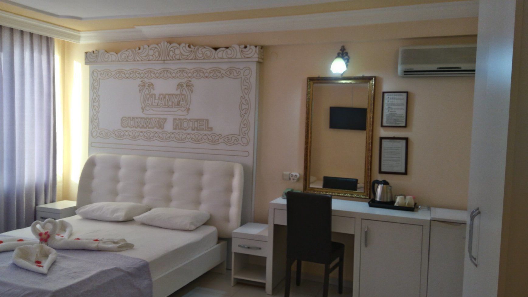 triple room | minibar, in-room safe, desk, iron/ironing board