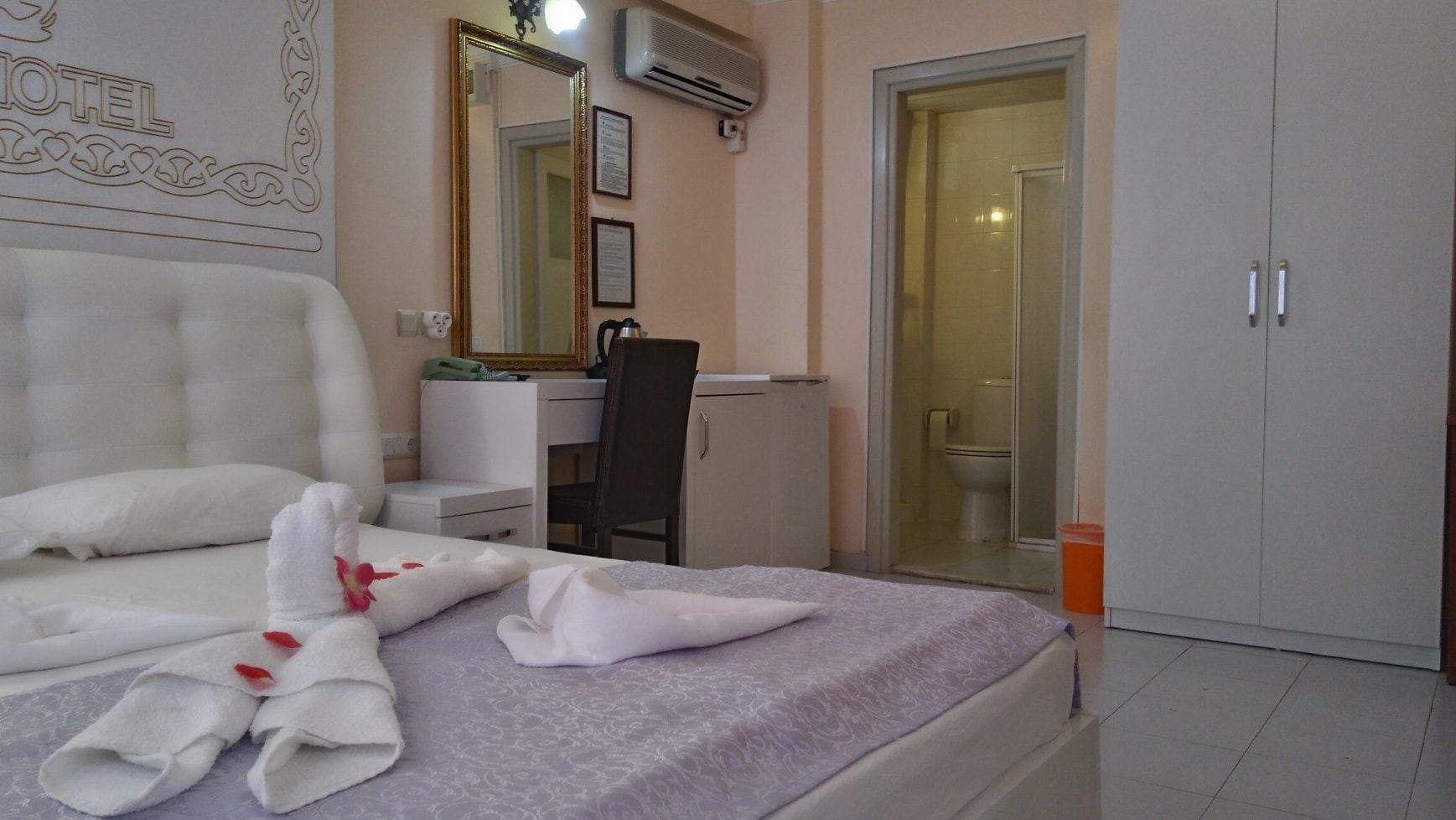 triple room | minibar, in-room safe, desk, iron/ironing board