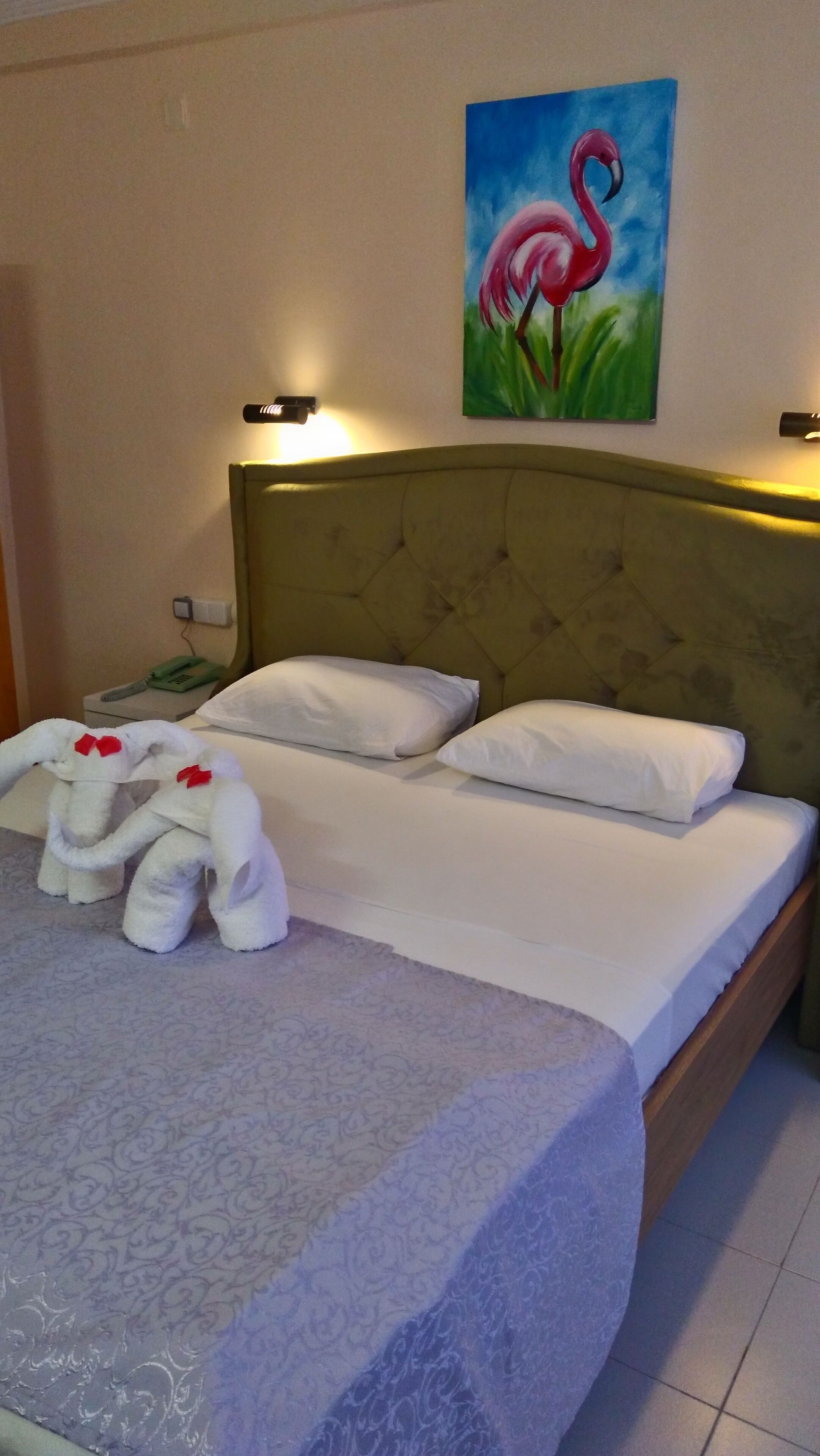 standard double room, non smoking | minibar, in-room safe, desk, iron/ironing board