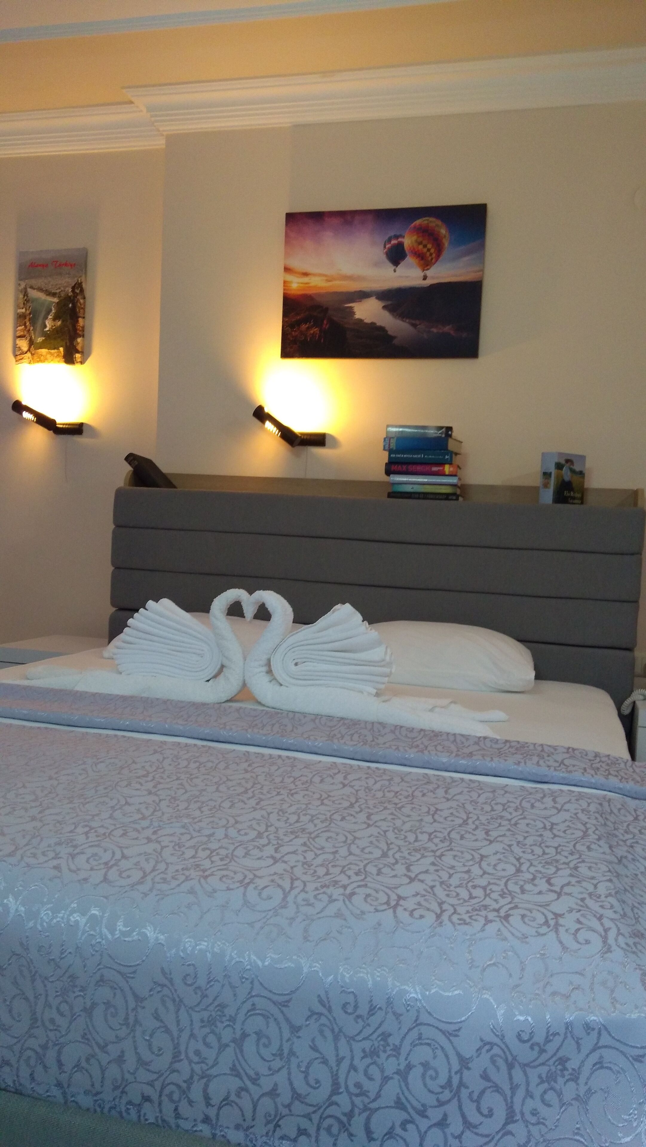 standard double room, non smoking | minibar, in-room safe, desk, iron/ironing board