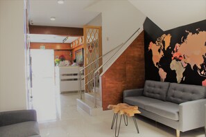 Lobby sitting area - Hotel Lima City (Lima)