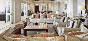 TV, DVD player, stereo - Smugglers Cove 7 - The Penthouse (Paynes Bay)