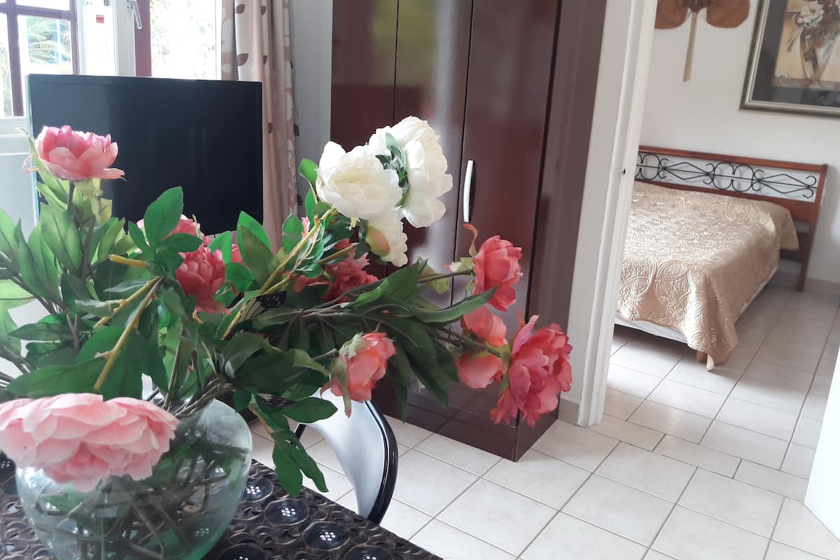 1 habitación, ropa de cama hipoalergénica y decoración personalizada