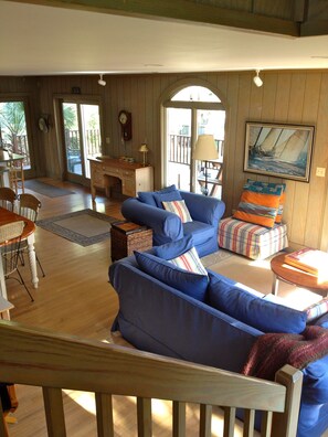 Smart TV, videojuegos, reproductor de DVD y libros 