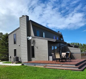 Exterior - A beautiful mountain lake setting located in the 'Heart of the Black Hills' (Hill City)