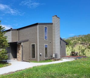 Exterior - A beautiful mountain lake setting located in the 'Heart of the Black Hills' (Hill City)