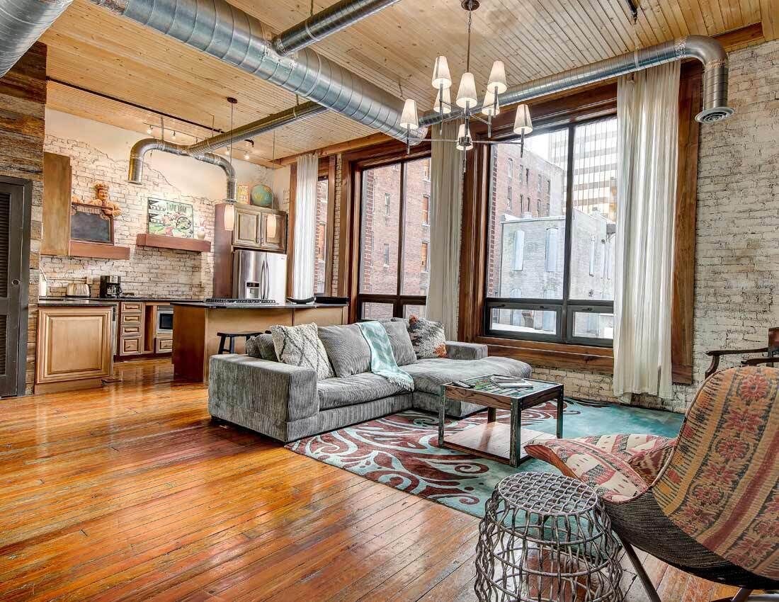 スマートテレビ、暖炉、DVD プレーヤー、ステレオ