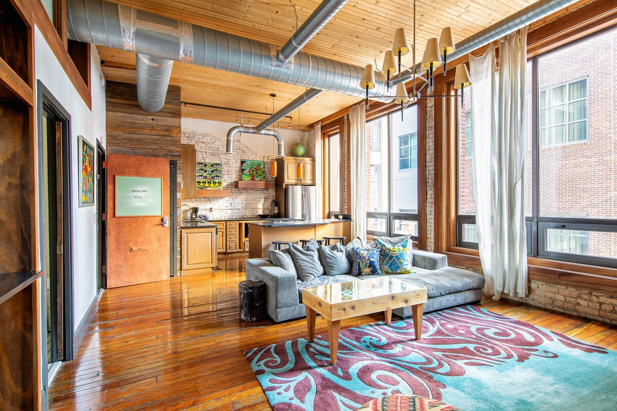 *Flat Loft* Walk to Broadway* Printers Alley Lofts