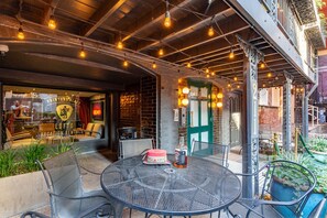 屋外ダイニングエリア