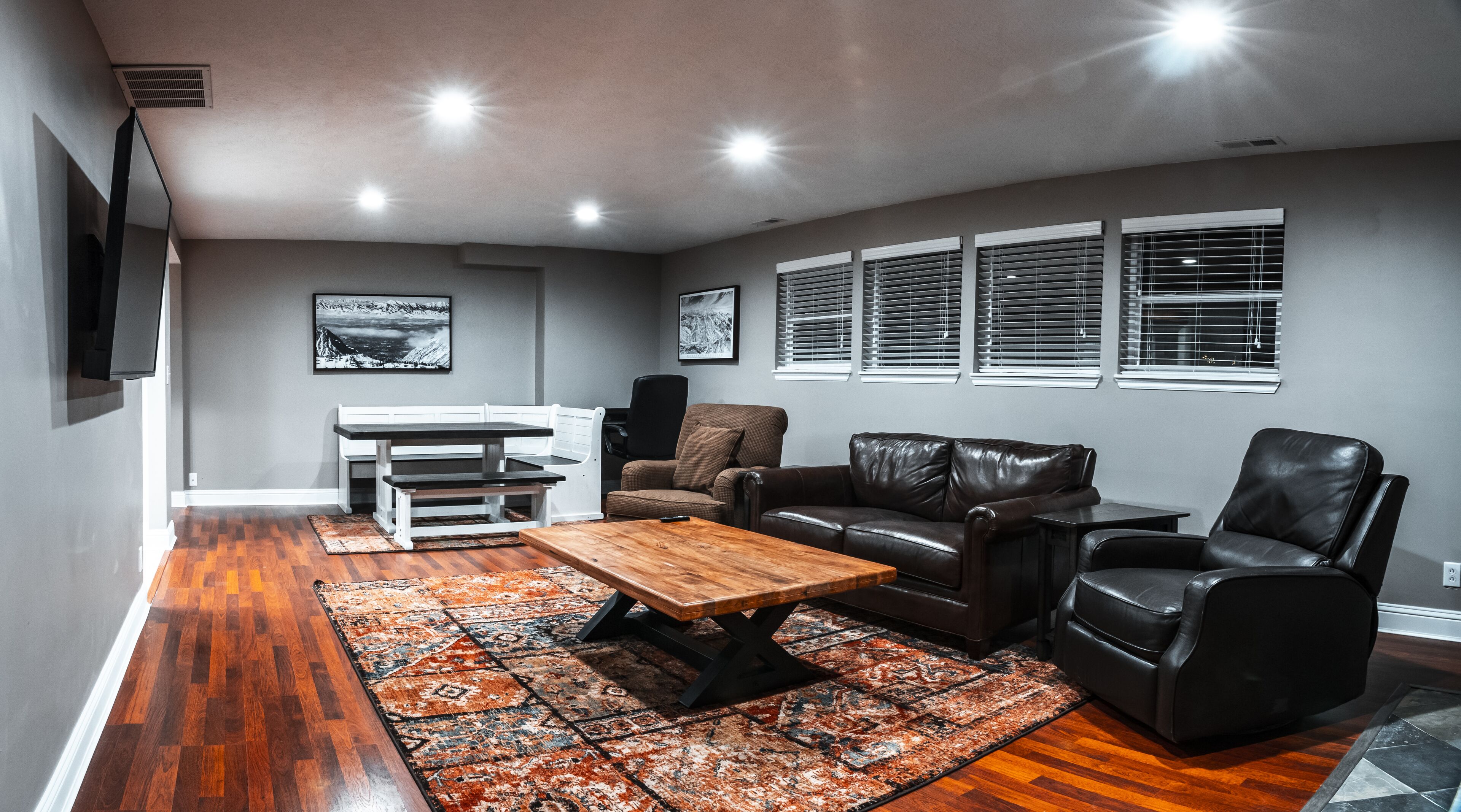 Remodeled 2000 Sq Ft Open Layout 3 bd 1 ba Basement Apt. ★MONTHLY DISCOUNT★