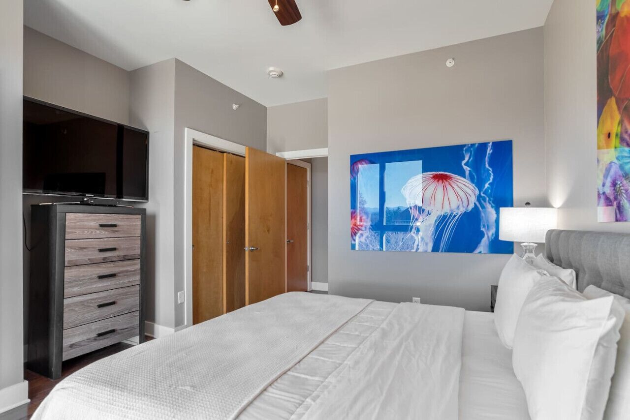 1 habitación, tabla de planchar con plancha, wifi gratis y ropa de cama 