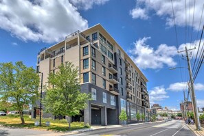 Exterior - Awesome Fifth Floor Views with Balcony (Asheville)