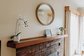 Interior - Belle Cottage - spacious self-contained 2 bedroom house (Scottsdale)