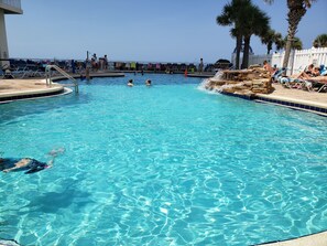 Innendørsbasseng og utendørsbasseng