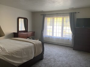 3 bedrooms, travel cot, free WiFi, bed sheets