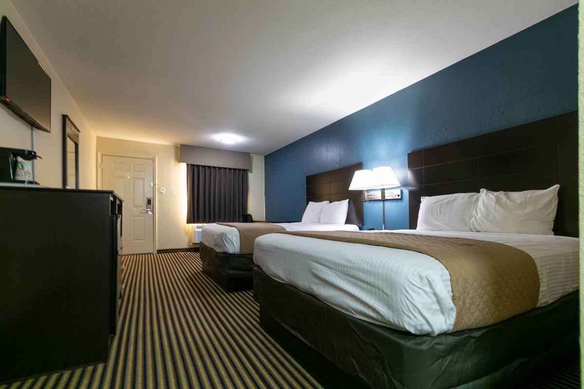 Double Room, 2 Queen Beds, Non Smoking | Free WiFi, bed sheets