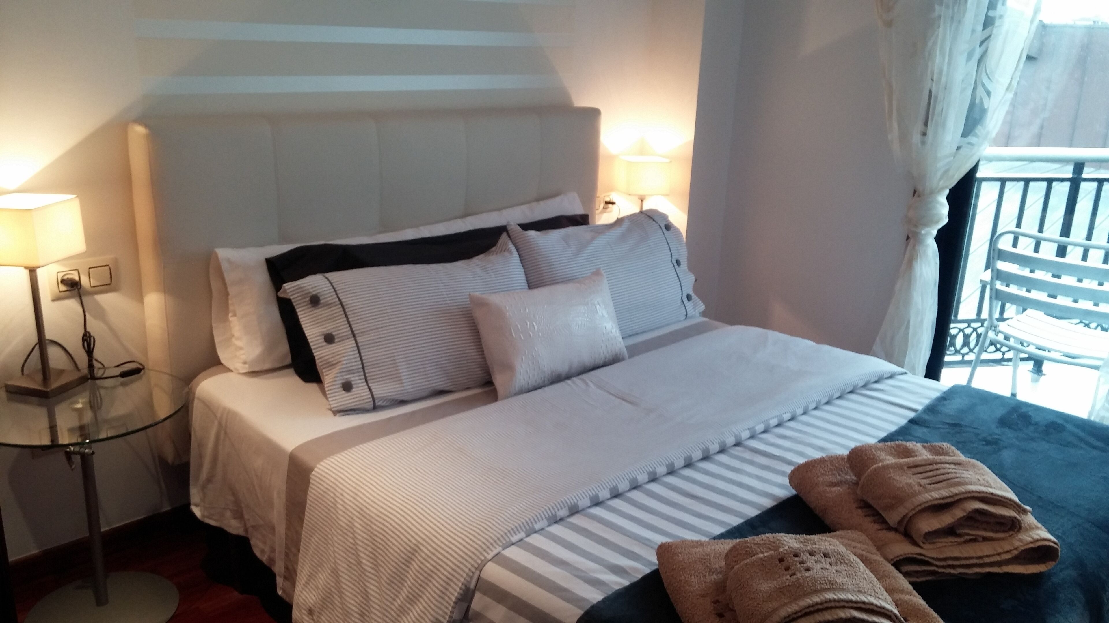 1 dormitorio, tabla de planchar con plancha, wifi gratis y ropa de cama