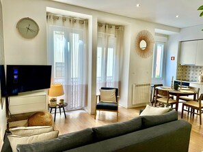 TV - Intendente Terrace 2 bedroom apartment in the heart of Lisbon (LISBOA)