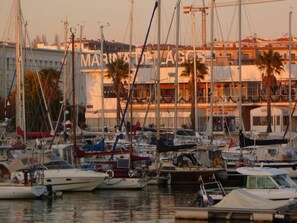 Marina - 2 Bed Apartment, With Pool & Marina Views, Sleeps 5, AC in All Rooms, With Wifi (Lagos)