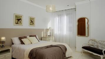 3 bedrooms, iron/ironing board, free WiFi, bed sheets