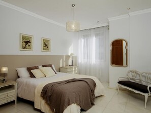 3 bedrooms, iron/ironing board, free WiFi, bed sheets