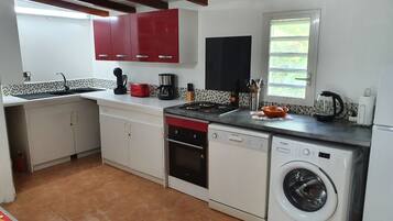 KĂŒhlschrank, Mikrowelle, Ofen, Herdplatte