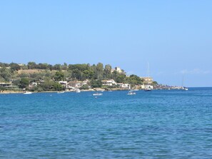 Una playa cerca, toallas de playa