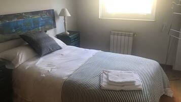 3 bedrooms, in-room safe, iron/ironing board, free WiFi