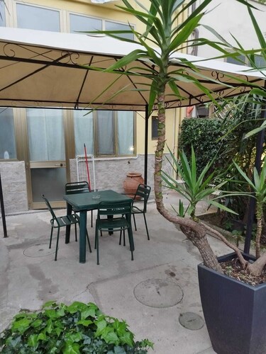 APARTMENT AURORA QUARTER RIFREDI NEAR TRAMVIA, HISTORIC CENTER, CAREGGi