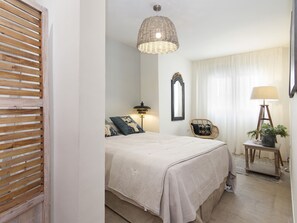 2 bedrooms, iron/ironing board, travel crib, free WiFi