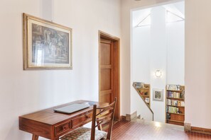 Unclassified image, 3 of 41, button