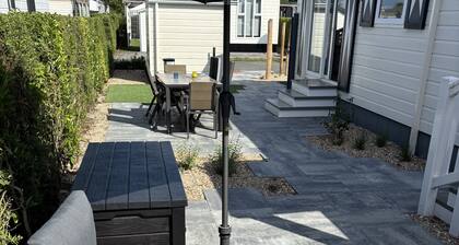 Complete and luxurious 6 person chalet at a holiday park on the coast