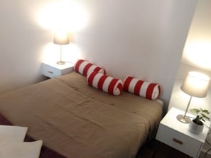 1 chambre, fer et planche à repasser, Wi-Fi, draps fournis