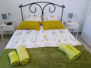 2 bedrooms, in-room safe, iron/ironing board, free WiFi