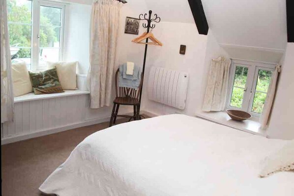 2 makuuhuonetta, silitysrauta/-lauta, ilmainen Wi-Fi, vuodevaatteet