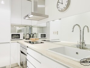 Fridge, microwave, oven, coffee/tea maker