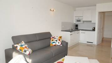 Fernseher, DVD-Player, Stereoanlage