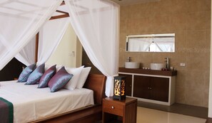 4 bedrooms, in-room safe, iron/ironing board, WiFi