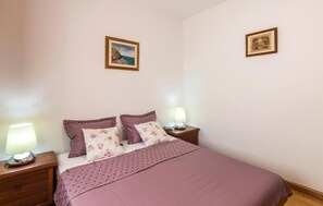 1 bedroom, free WiFi, bed sheets