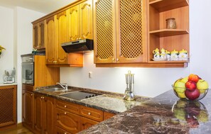 Fridge, stovetop, coffee/tea maker