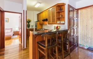 Fridge, stovetop, coffee/tea maker