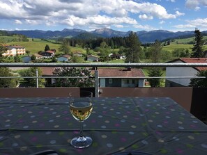 تناول الطعام بالخارج