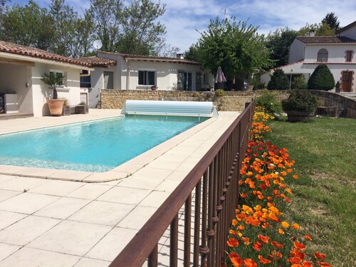 MAISON FAMILIALE AU CALME  DE 8 COUCHAGES AVEC PISCINE