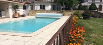MAISON FAMILIALE AU CALME  DE 8 COUCHAGES AVEC PISCINE