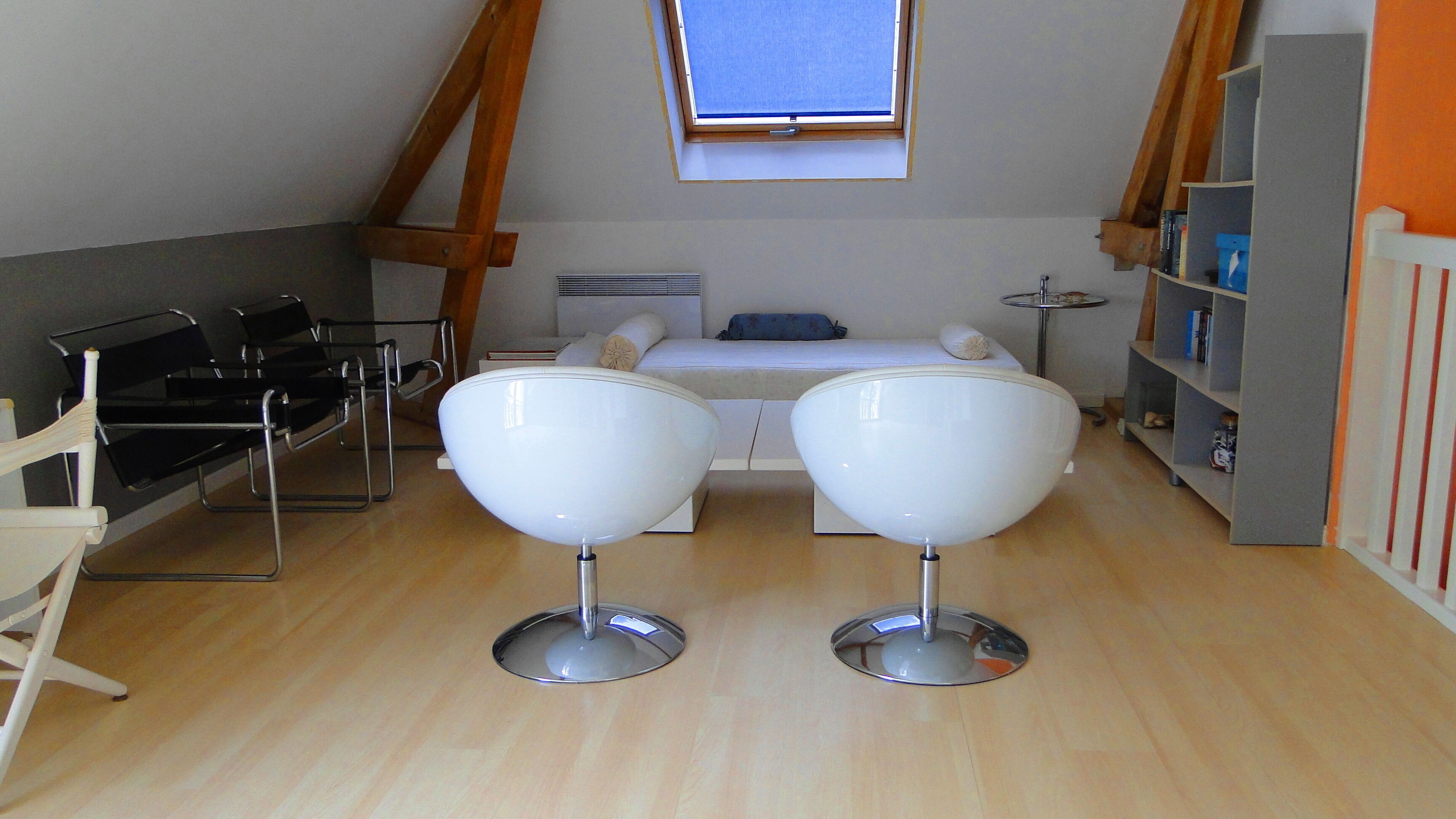 3 bedrooms, desk, iron/ironing board, travel cot